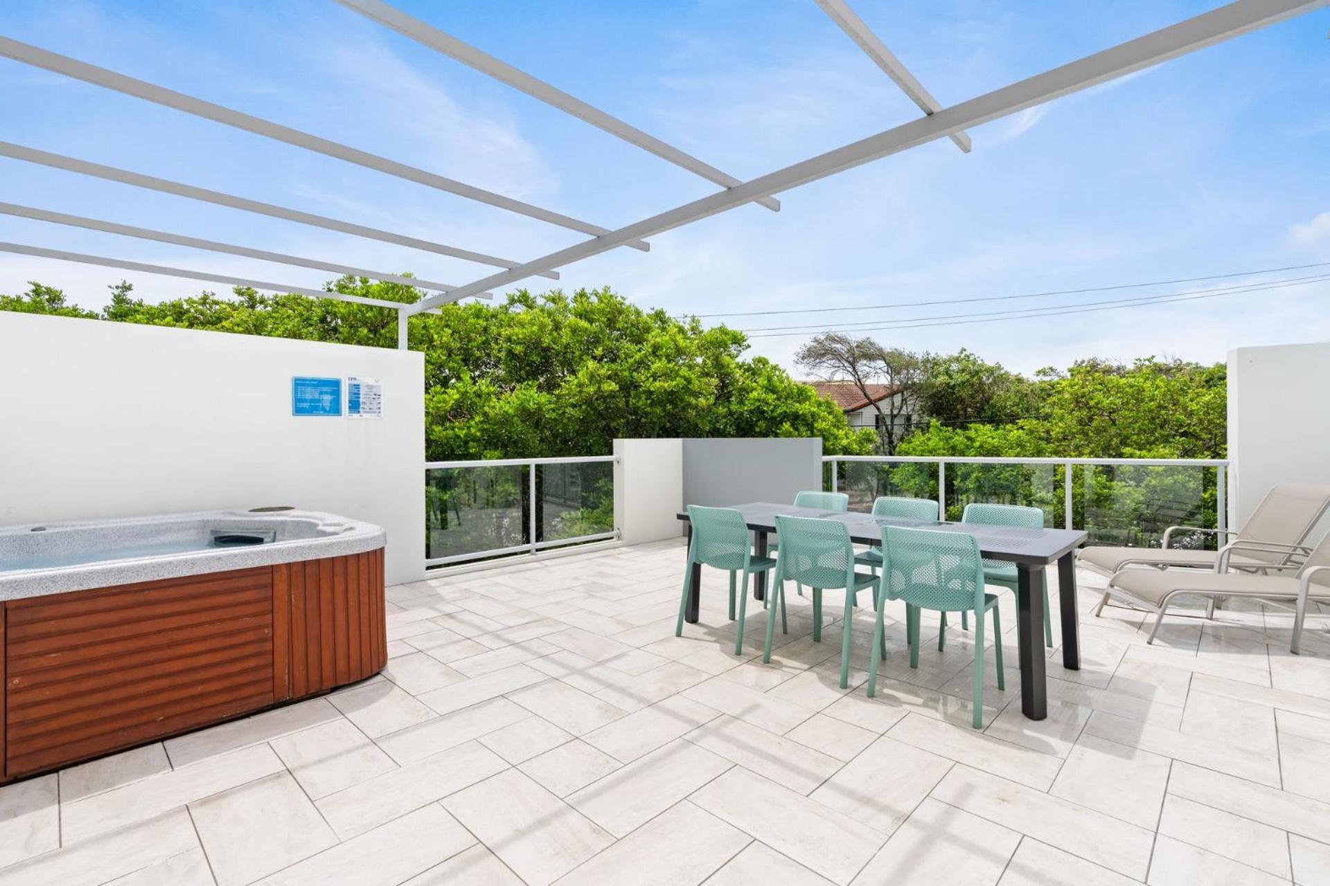 Belle Escapes 3 Bedroom Villa With Private Rooftop Spa Coolum Beach Extérieur photo