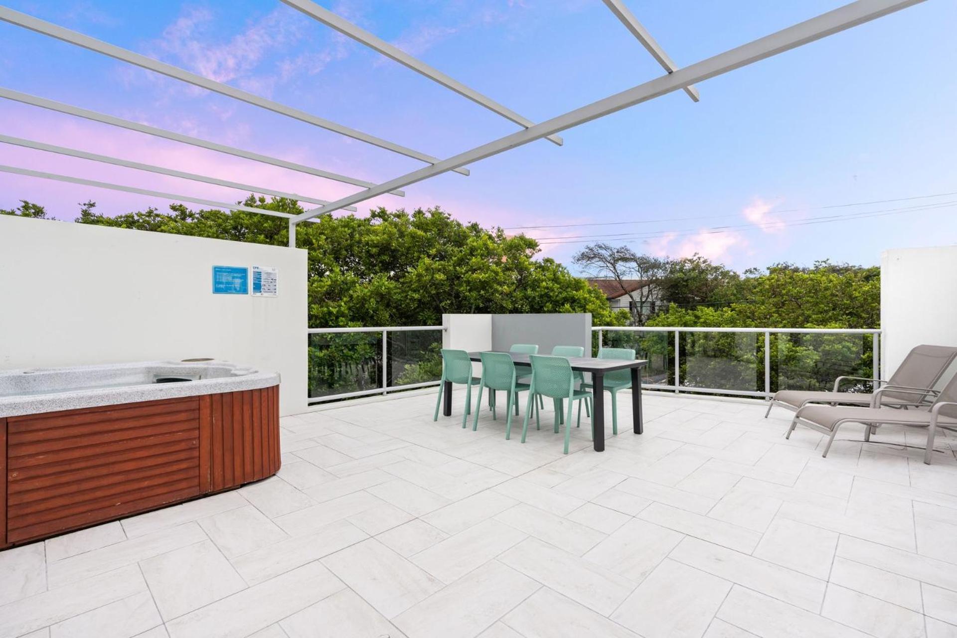 Belle Escapes 3 Bedroom Villa With Private Rooftop Spa Coolum Beach Extérieur photo